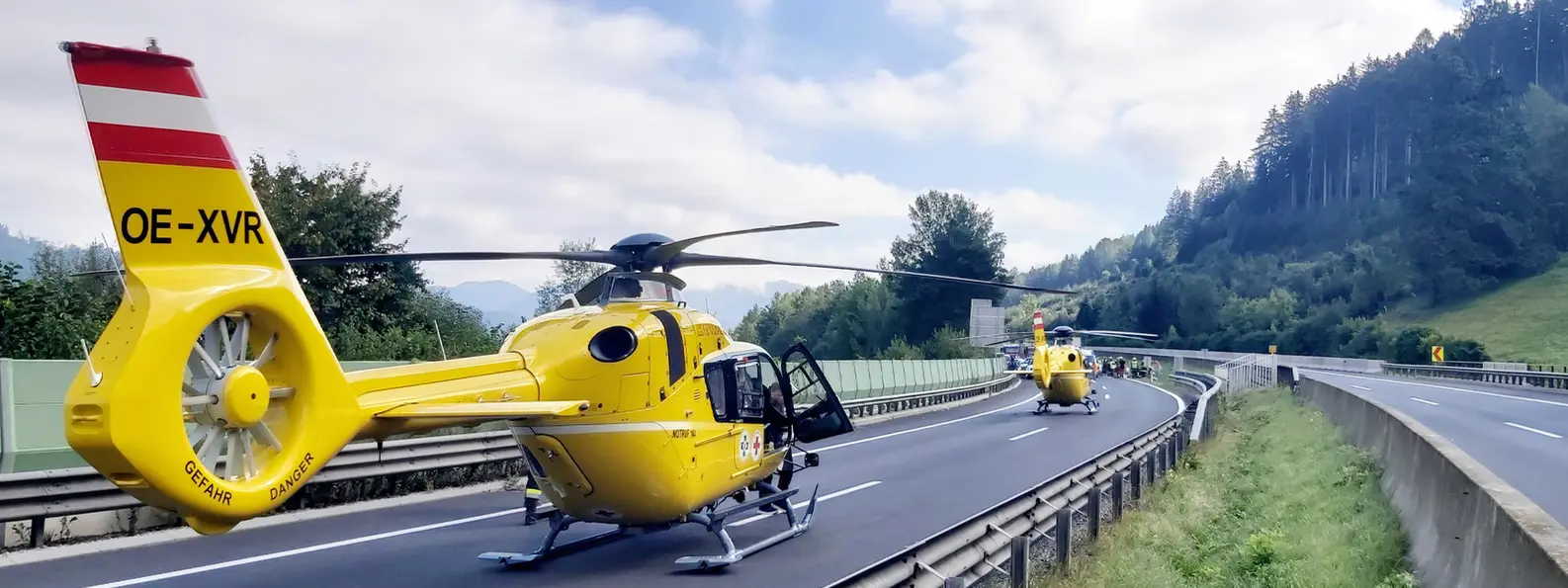 Autobahneinsatz mit Heli  Freiwillige Feuerwehr Oberaich